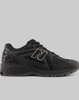 U1906Rv1 - Black/Silver Metallic