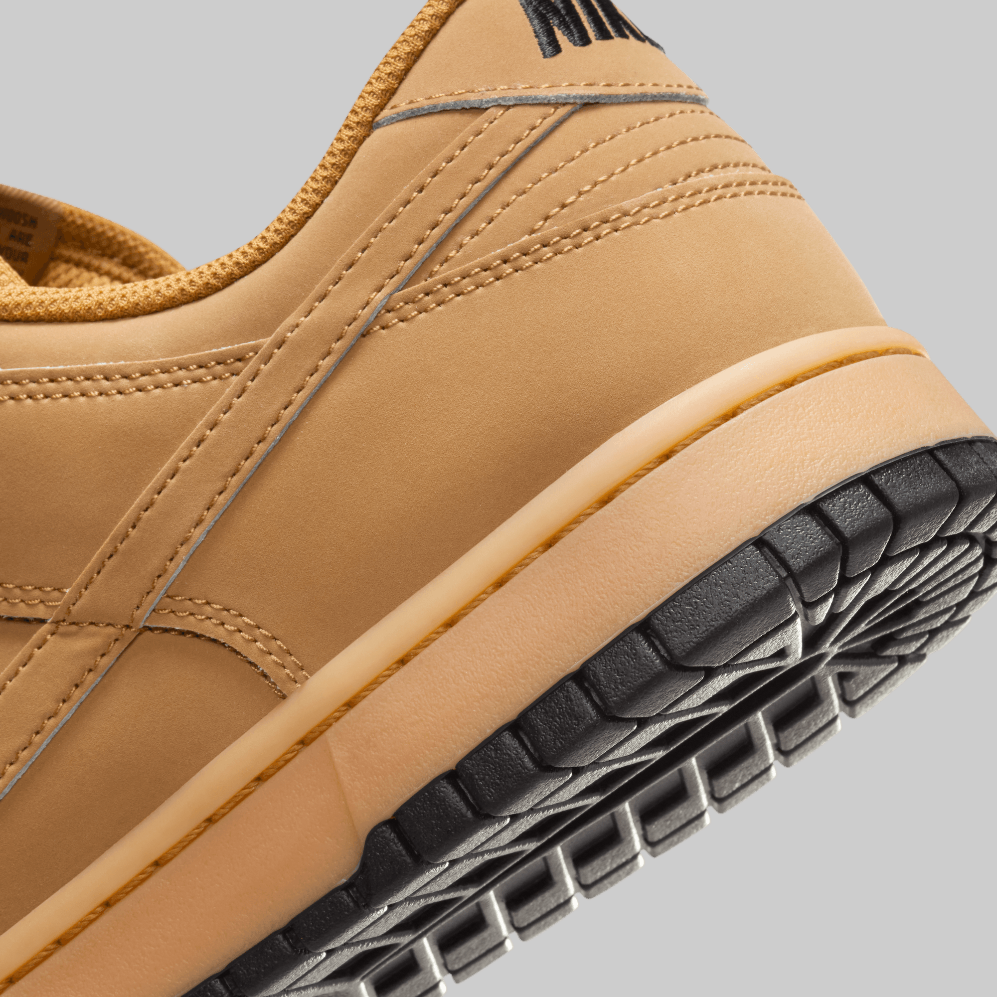 Dunk Low Retro SE - Wheat