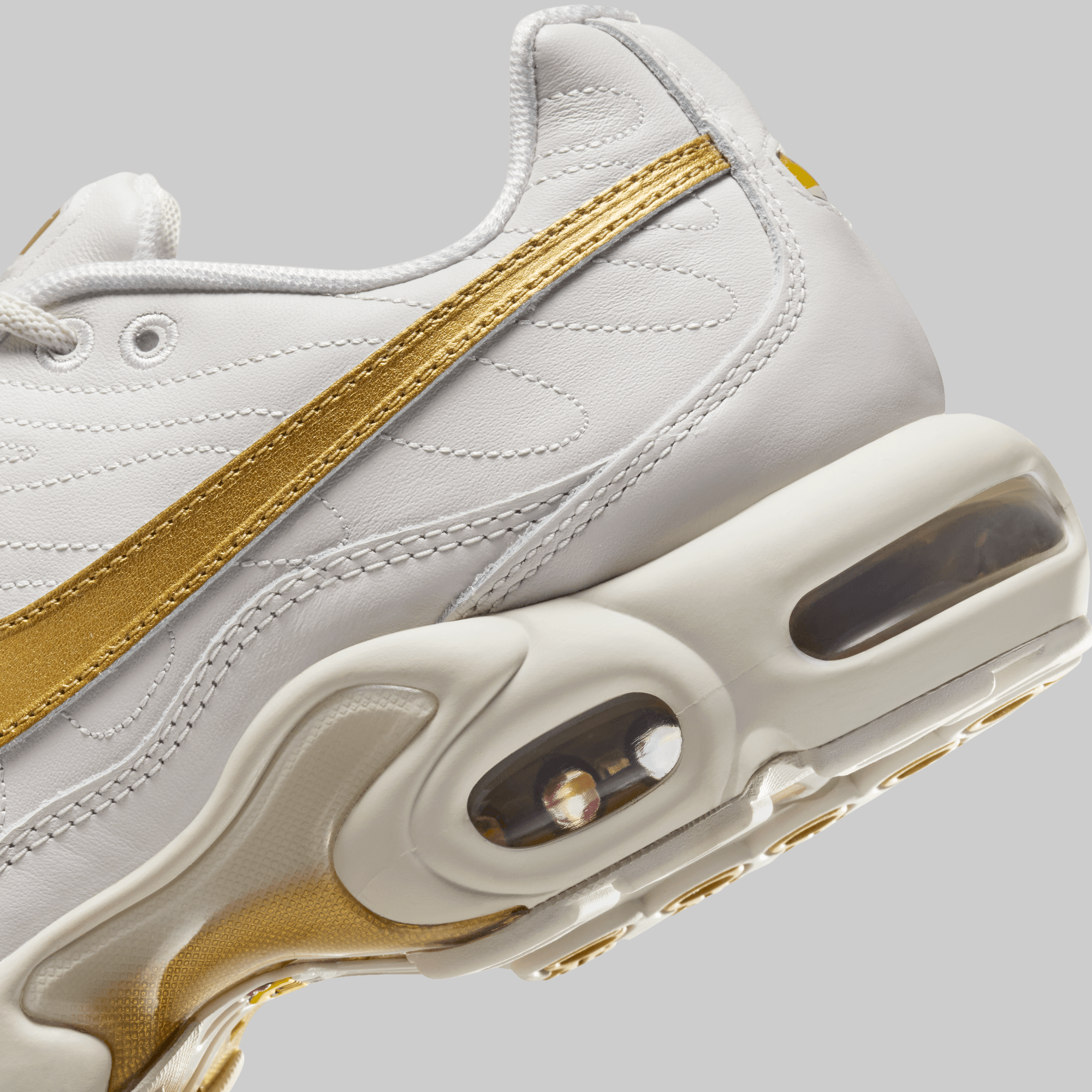 Air Max Plus TNPO - Phantom/Metallic Gold