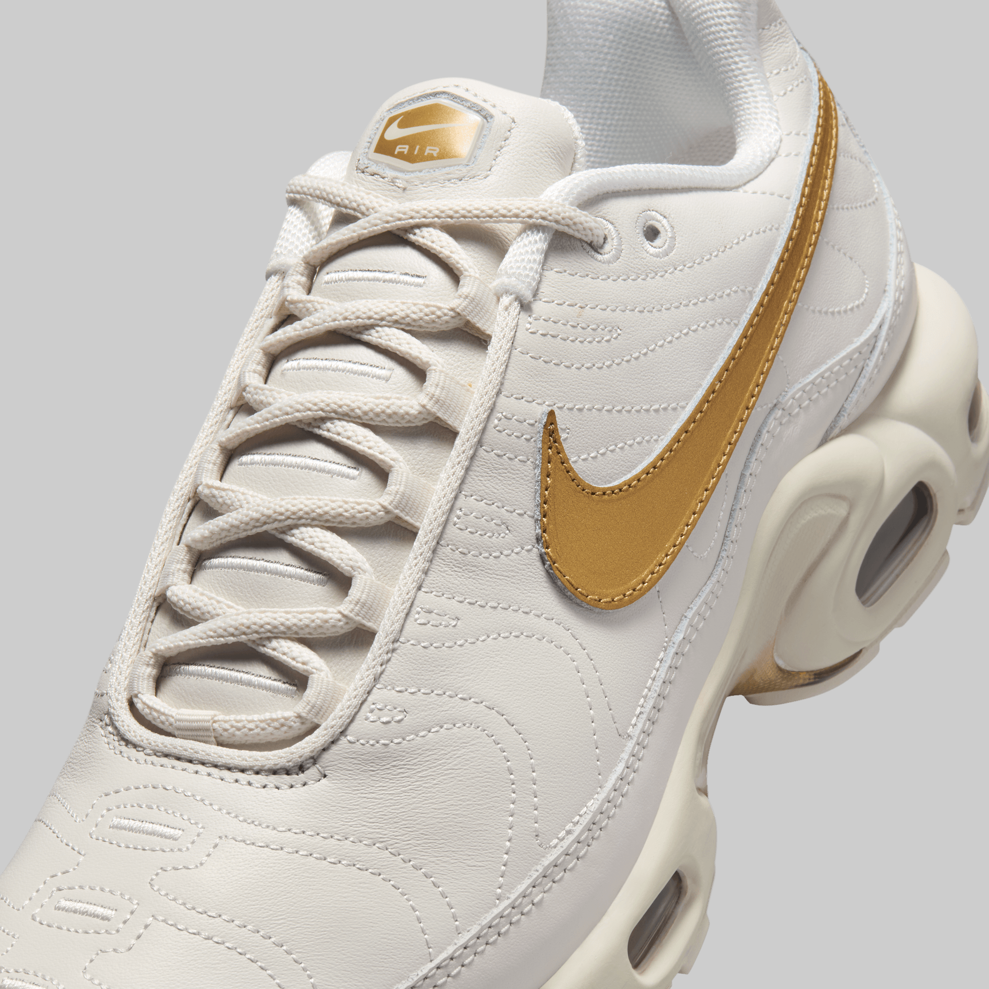 Air Max Plus TNPO - Phantom/Metallic Gold