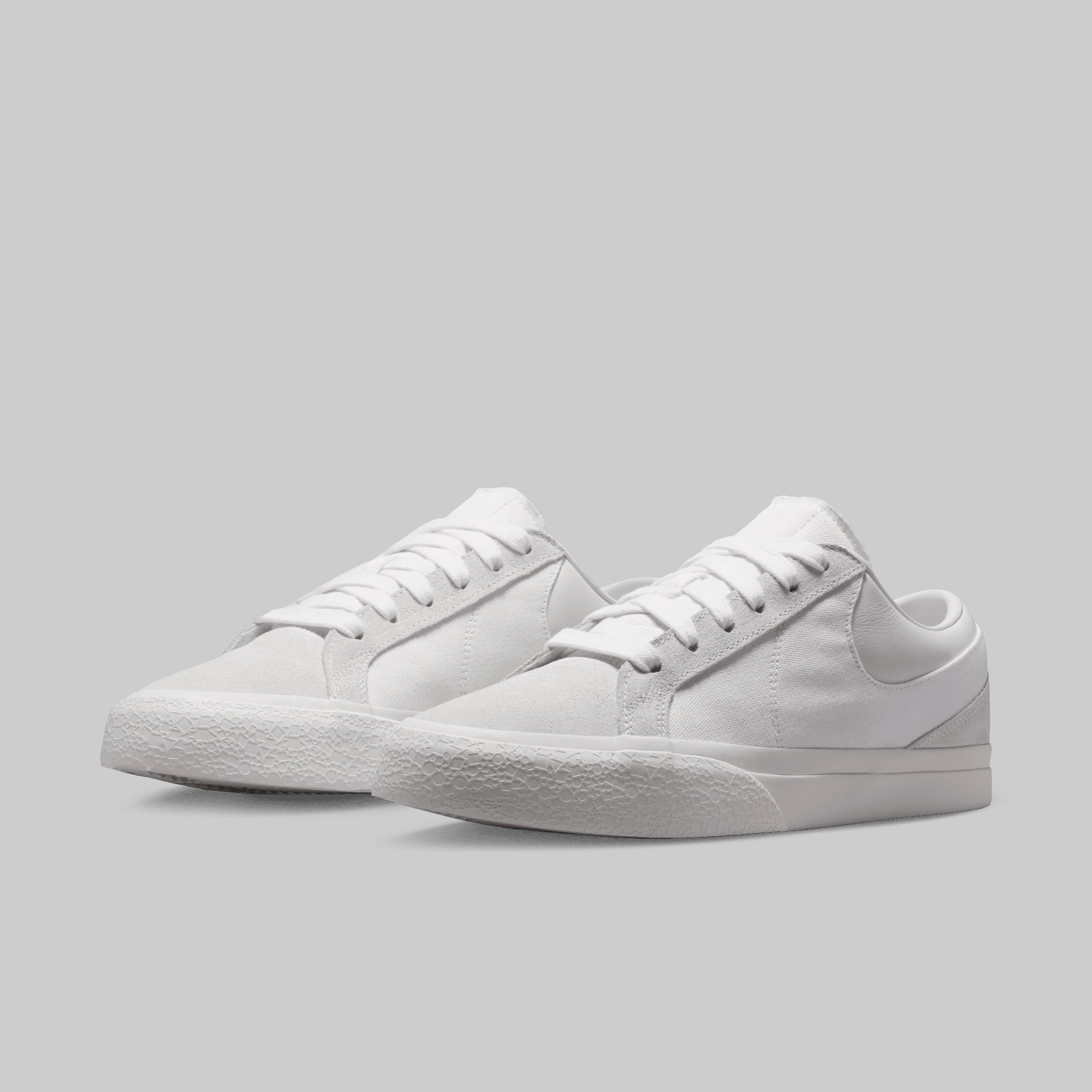 Blazy - White
