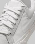 Blazy - White