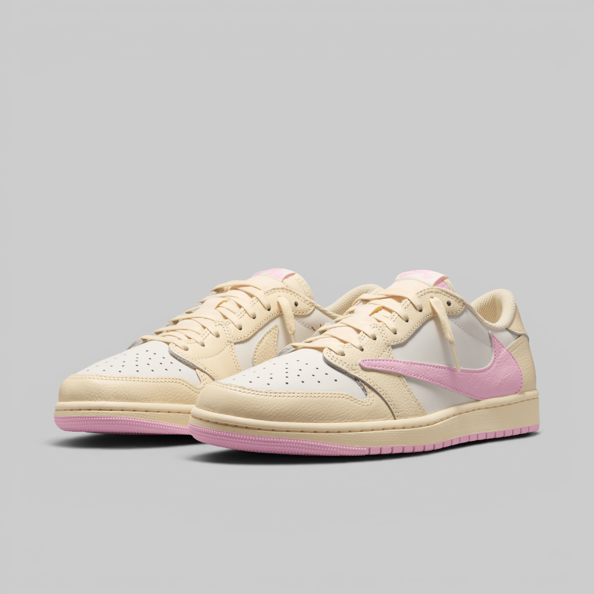 X Travis Scott Air Jordan 1 Low OG SP "Shy Pink"
