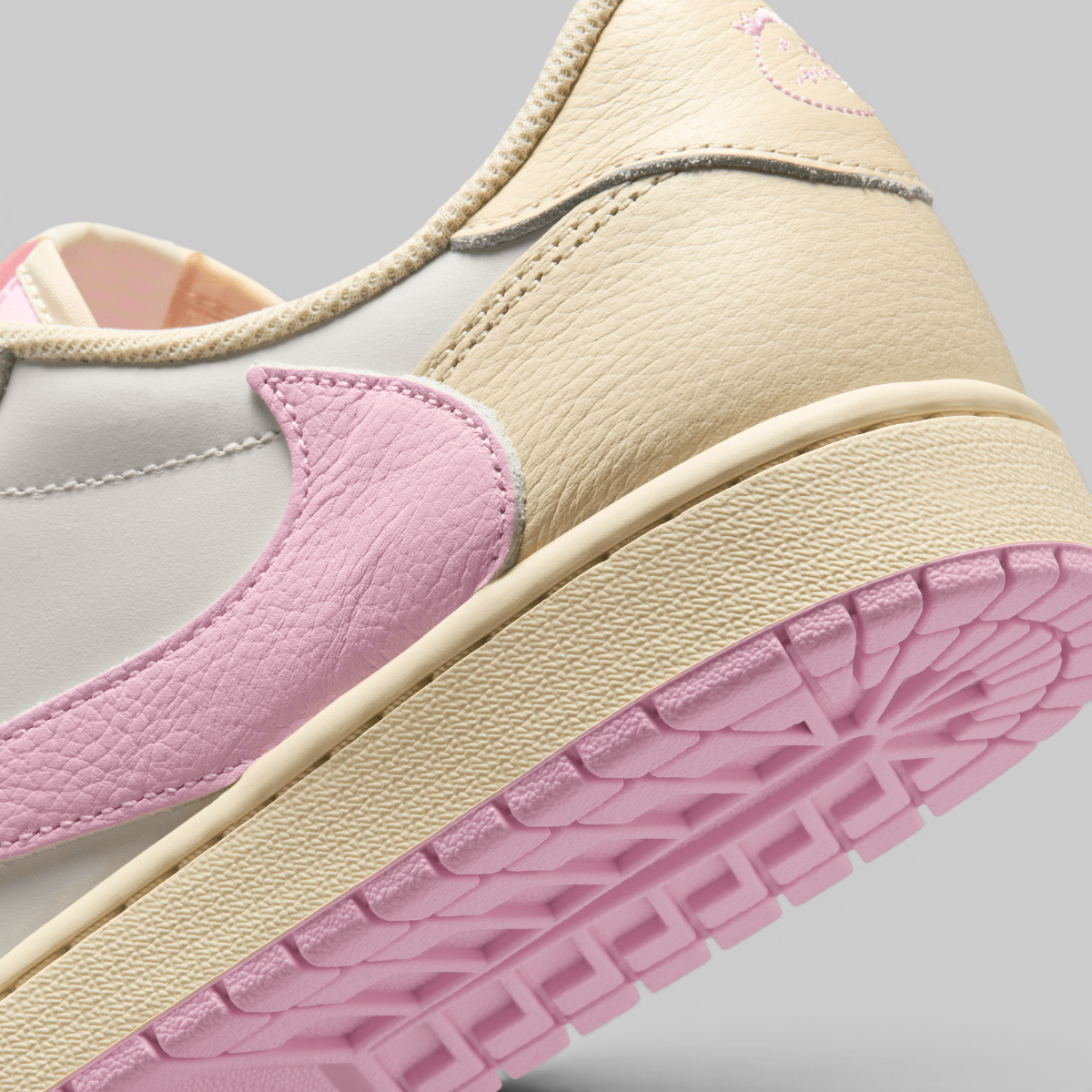X Travis Scott Air Jordan 1 Low OG SP "Shy Pink"