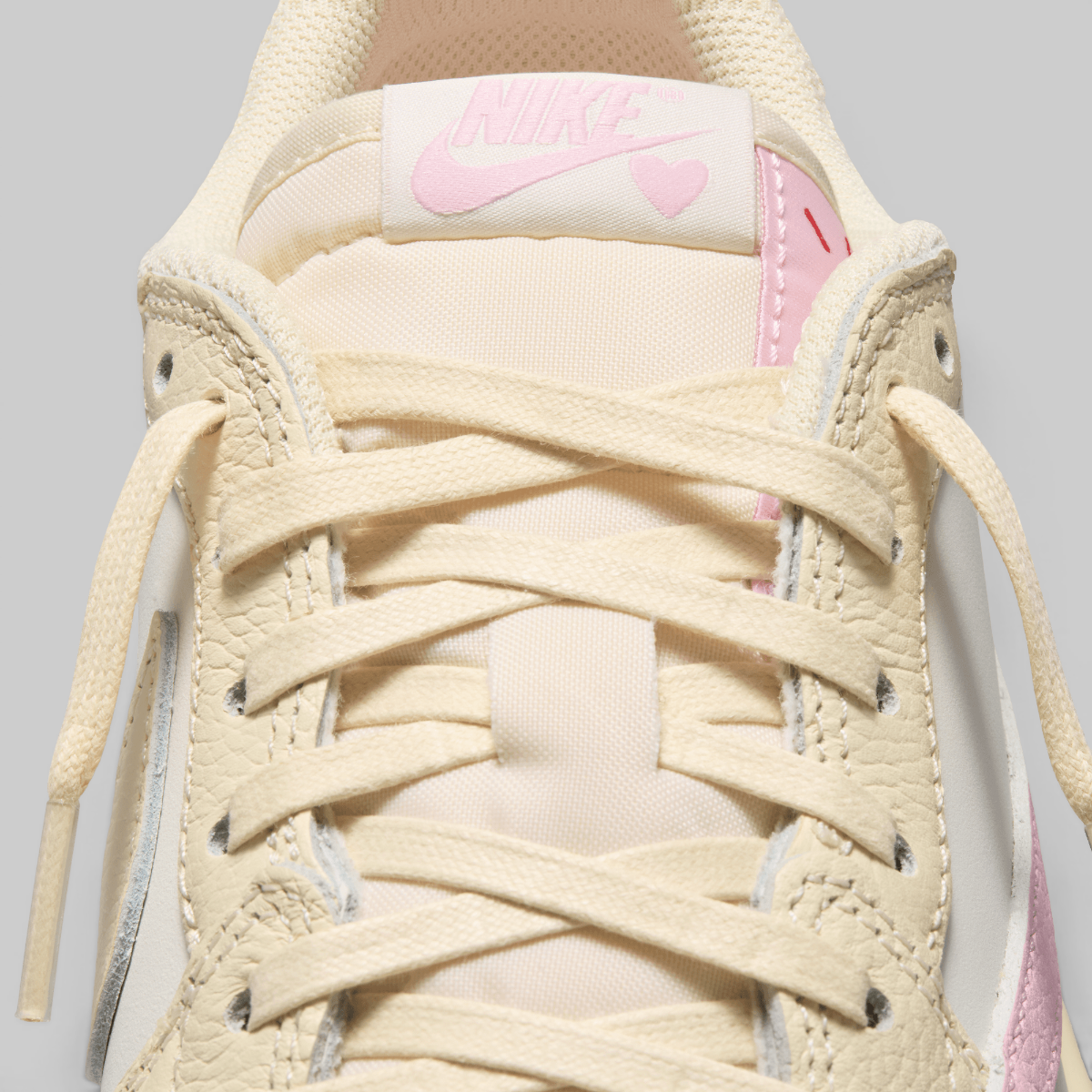 X Travis Scott Air Jordan 1 Low OG SP "Shy Pink"