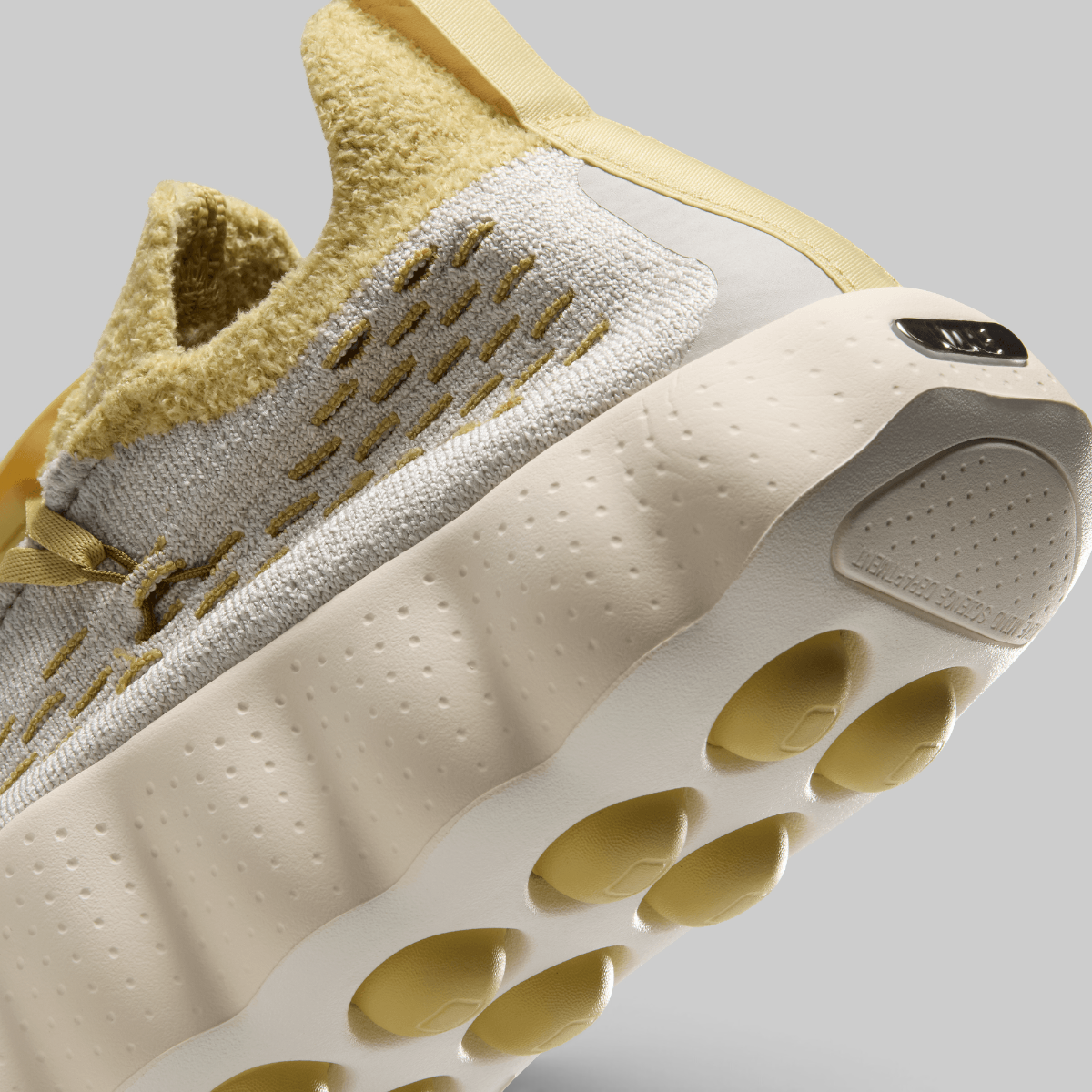 Mind 002 Flyknit QS - Light Bone