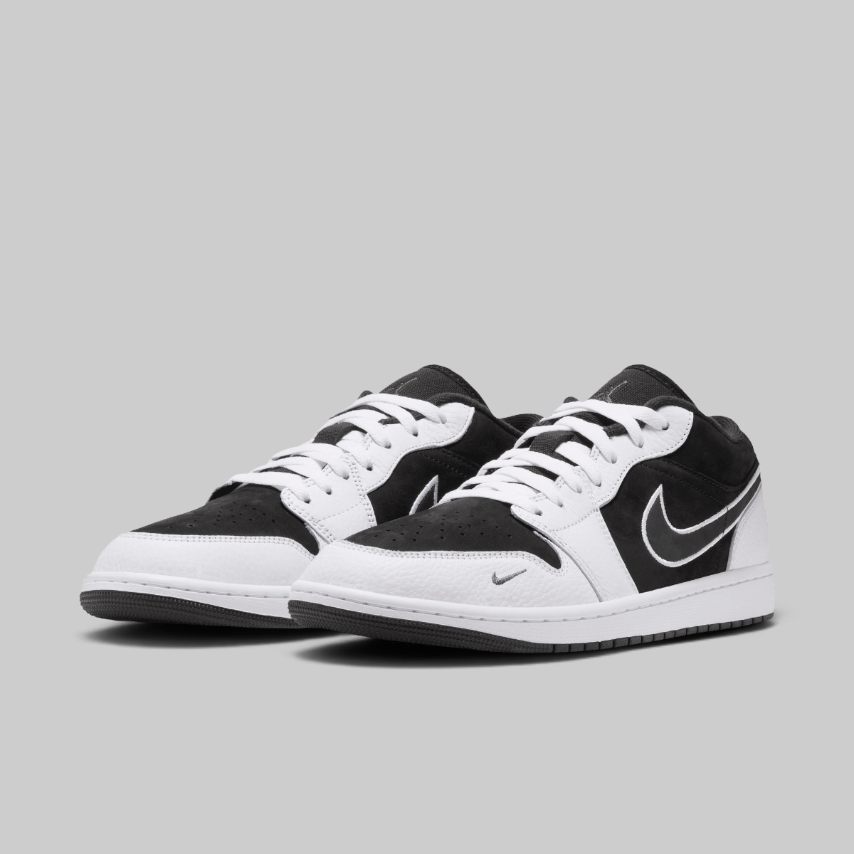 Air Jordan 1 Low Special Edition - Black/White