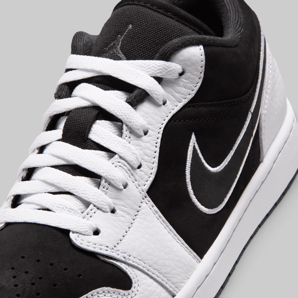 Air Jordan 1 Low Special Edition - Black/White