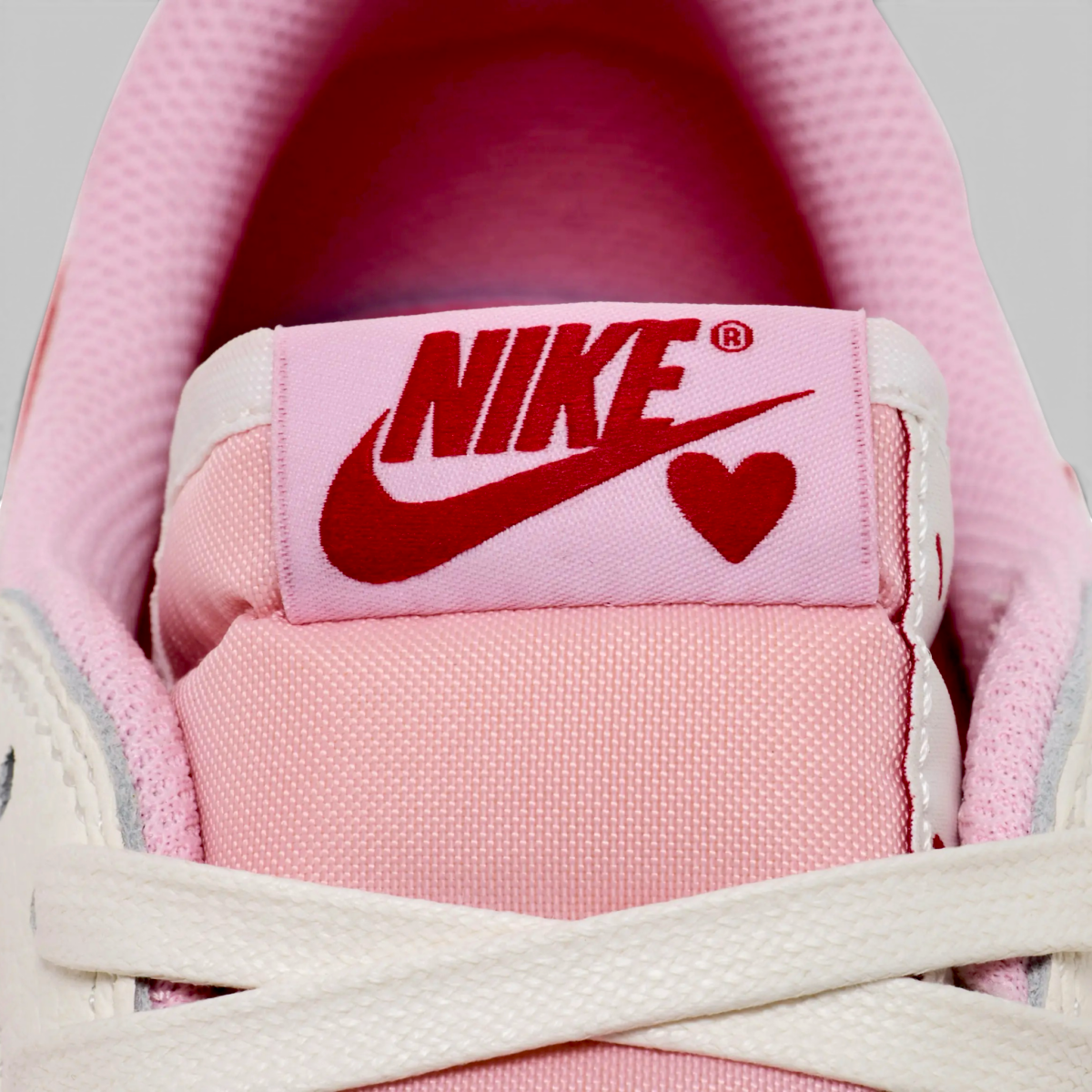 X Travis Scott Air Jordan 1 Low OG SP "Tropical Pink"
