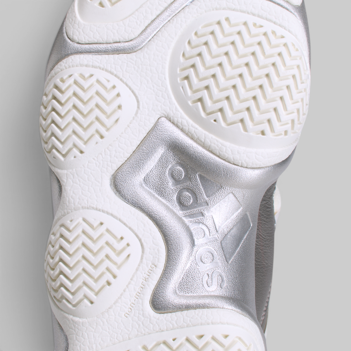 Megaball - Silver Metallic/Off White