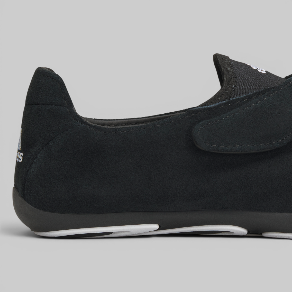 X Pharrell Williams Vario Flat Earther - Black/White