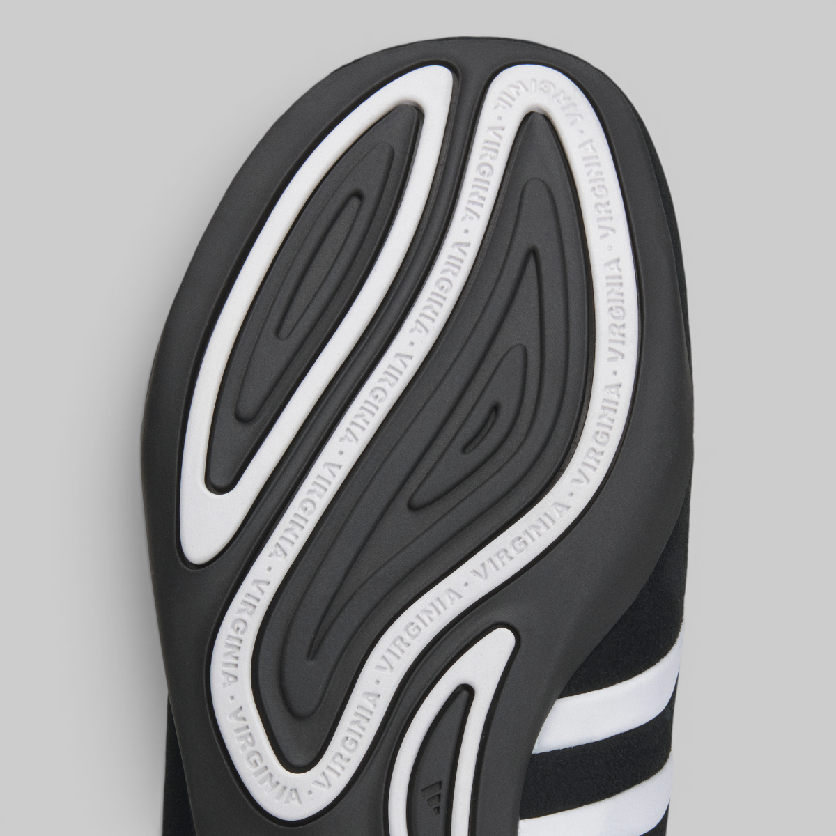 X Pharrell Williams Vario Flat Earther - Black/White
