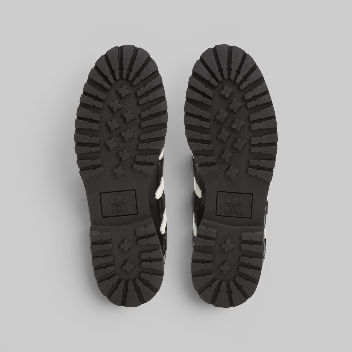 Predator Brain Dead Disney - Core Black/Cream White
