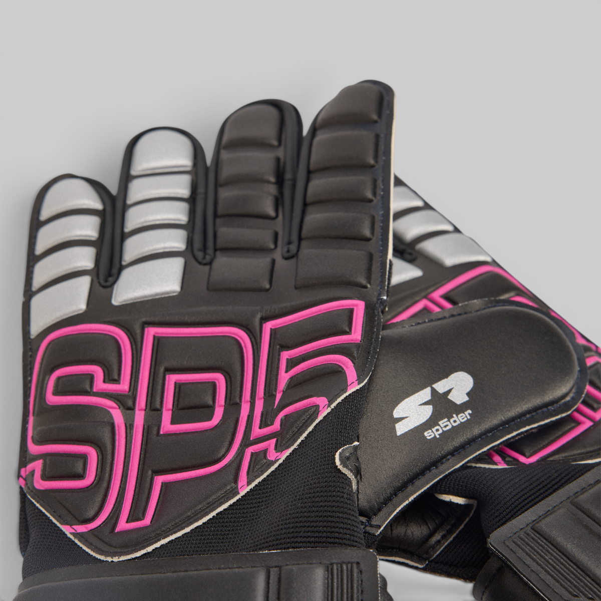 X SP5DER Gloves - Black