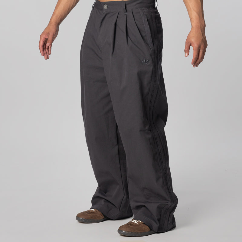 Triple Pleated Pant - Black