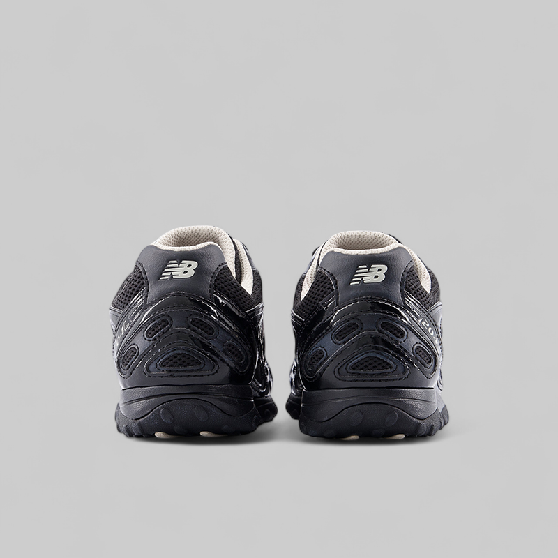 U204Lv1 - Black Timberwolf