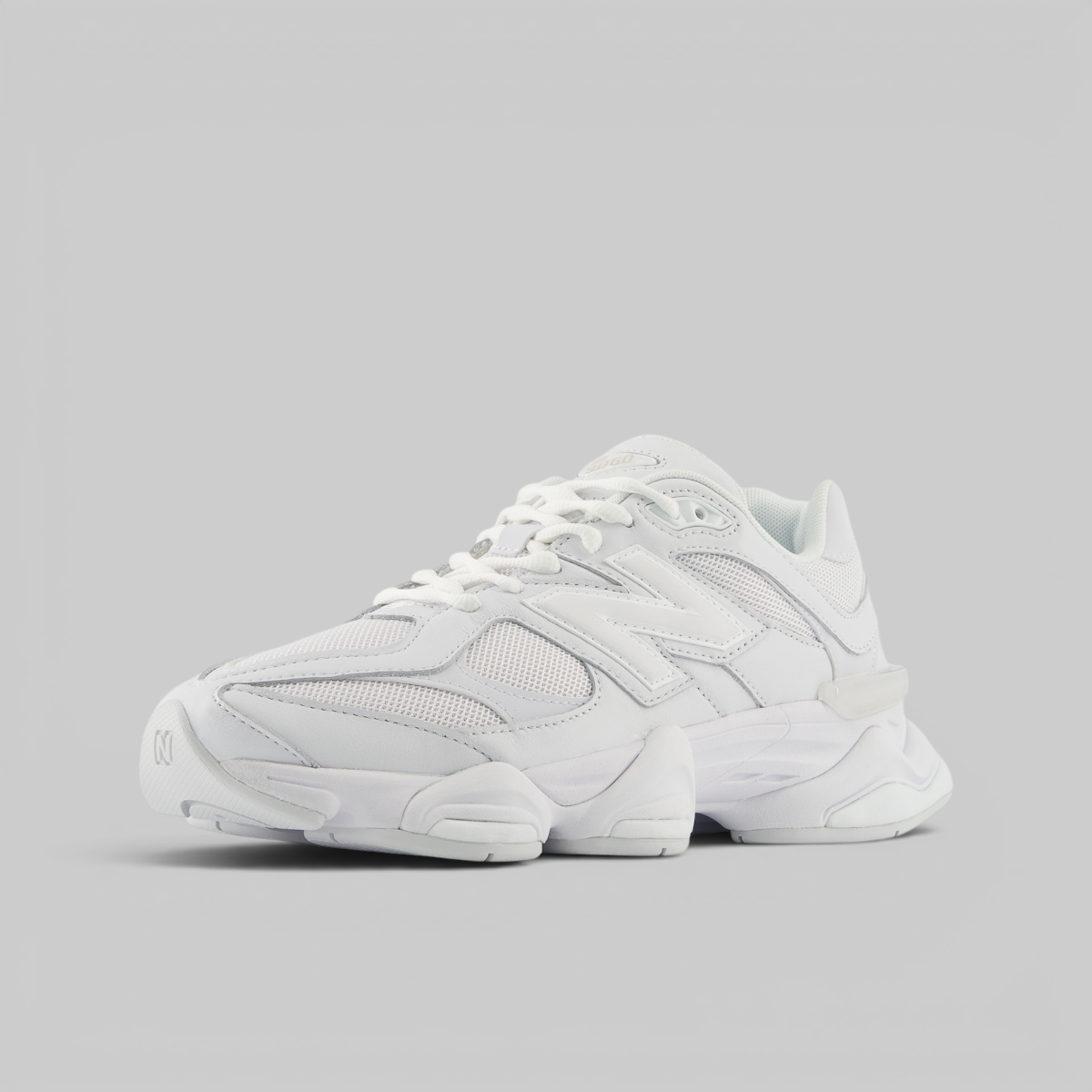9060v1 - Triple White
