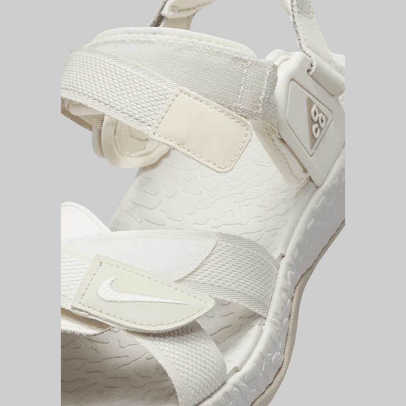 nike acg air deschutz sail spruce aura