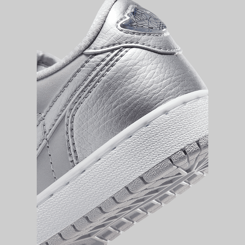 Air Jordan 1 Retro Low OG &quot;Metallic Silver&quot; (Grade School) - LOADED