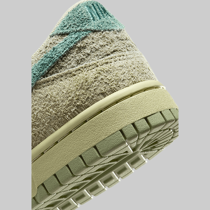 W&#39;s Dunk Low &quot;Olive Aura&quot;