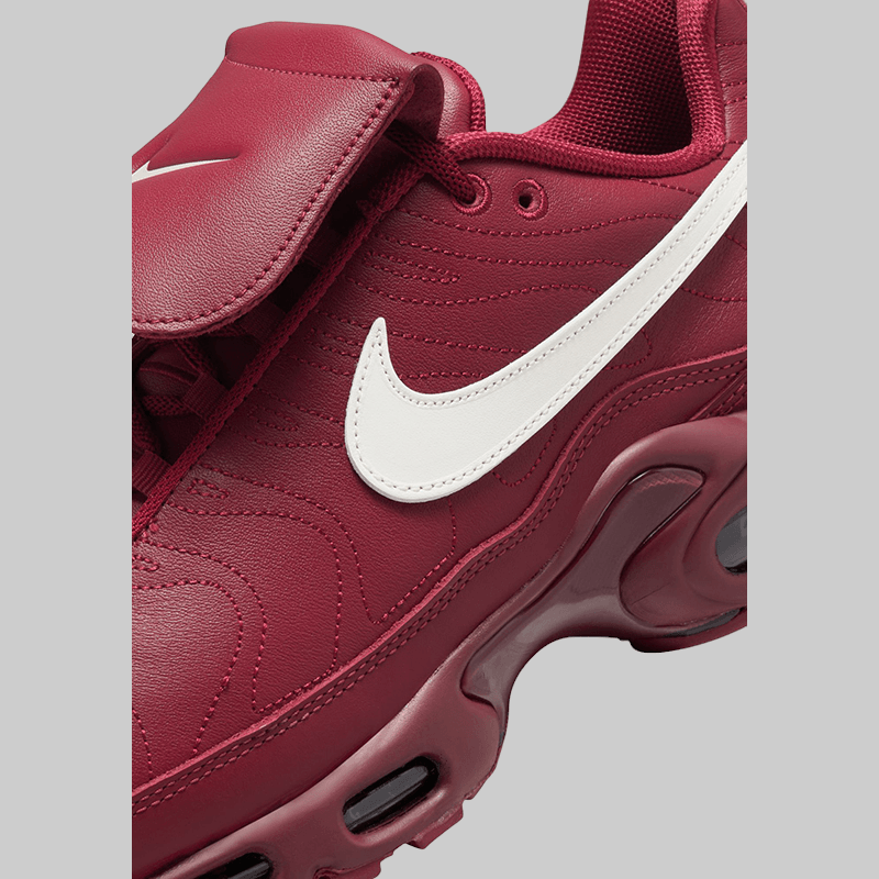 red airmax plus mens