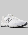 1890 - White/Silver Metallic