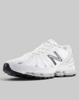1890 - White/Silver Metallic