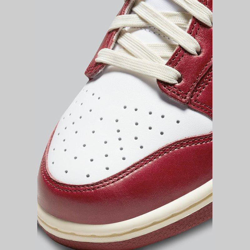 ウィメンズ ダンク ロー PRM「チーム レッド」