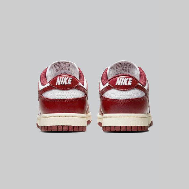 ウィメンズ ダンク ロー PRM「チーム レッド」